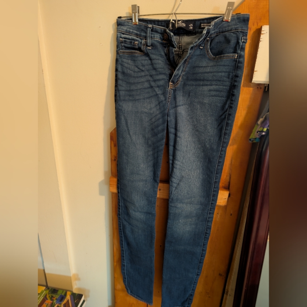 Like NEW Hollister Dark Blue Skinny Jeans